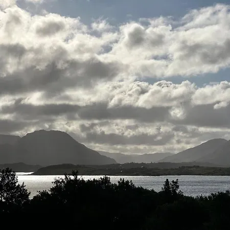 Tievemore - Connemara Bayfront Retreat Vakantiehuis Moyard