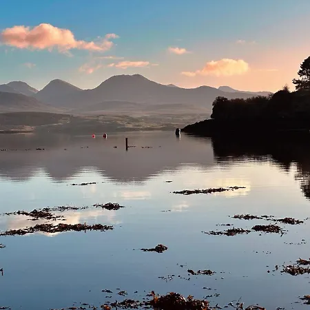 Tievemore - Connemara Bayfront Retreat Vakantiehuis Moyard