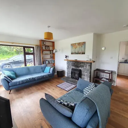 Tievemore - Connemara Bayfront Retreat Moyard