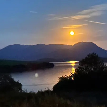 Tievemore - Connemara Bayfront Retreat Moyard