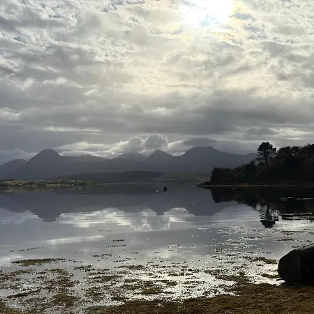 Tievemore - Connemara Bayfront Retreat * Moyard