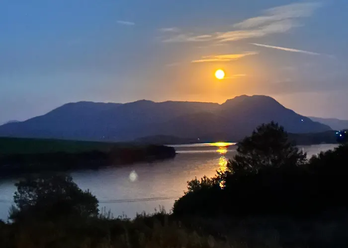 Tievemore - Connemara Bayfront Retreat Moyard